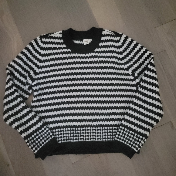 Oak and Ivy Sweater - Picture 1 of 2